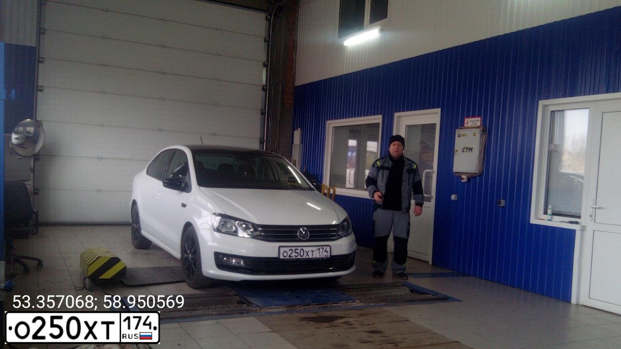 Фото автомобиля VOLKSWAGEN POLO, 2018 — госномер Е916МС156. Цвет: Белый