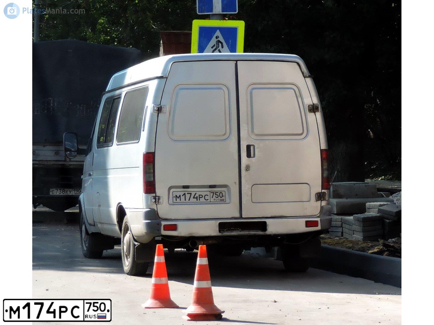 Фото автомобиля GAZ 2752 SOBOL, 2005 — госномер М040ММ37. Цвет: БУРАН