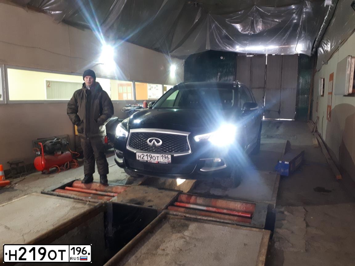 Фото автомобиля INFINITI QX60 /JX/, 2018 — госномер Н219ОТ196. Цвет: ЧЕРНЫЙ