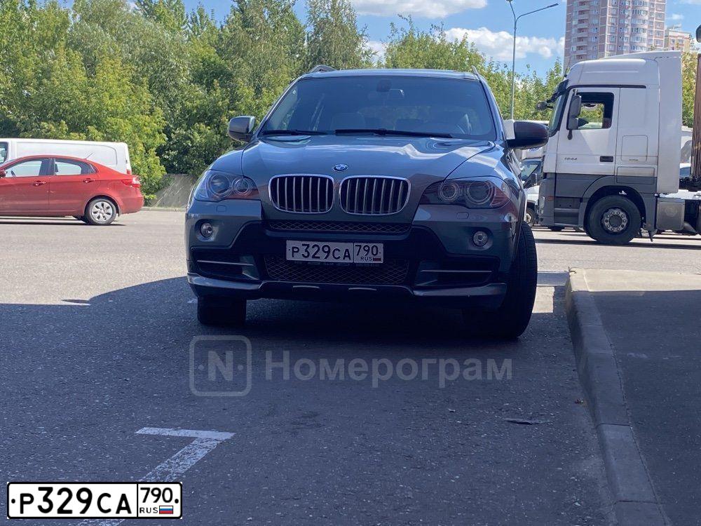 Фото автомобиля BMW X5, 2007 — госномер Р080РА777. Цвет: СЕРЫЙ