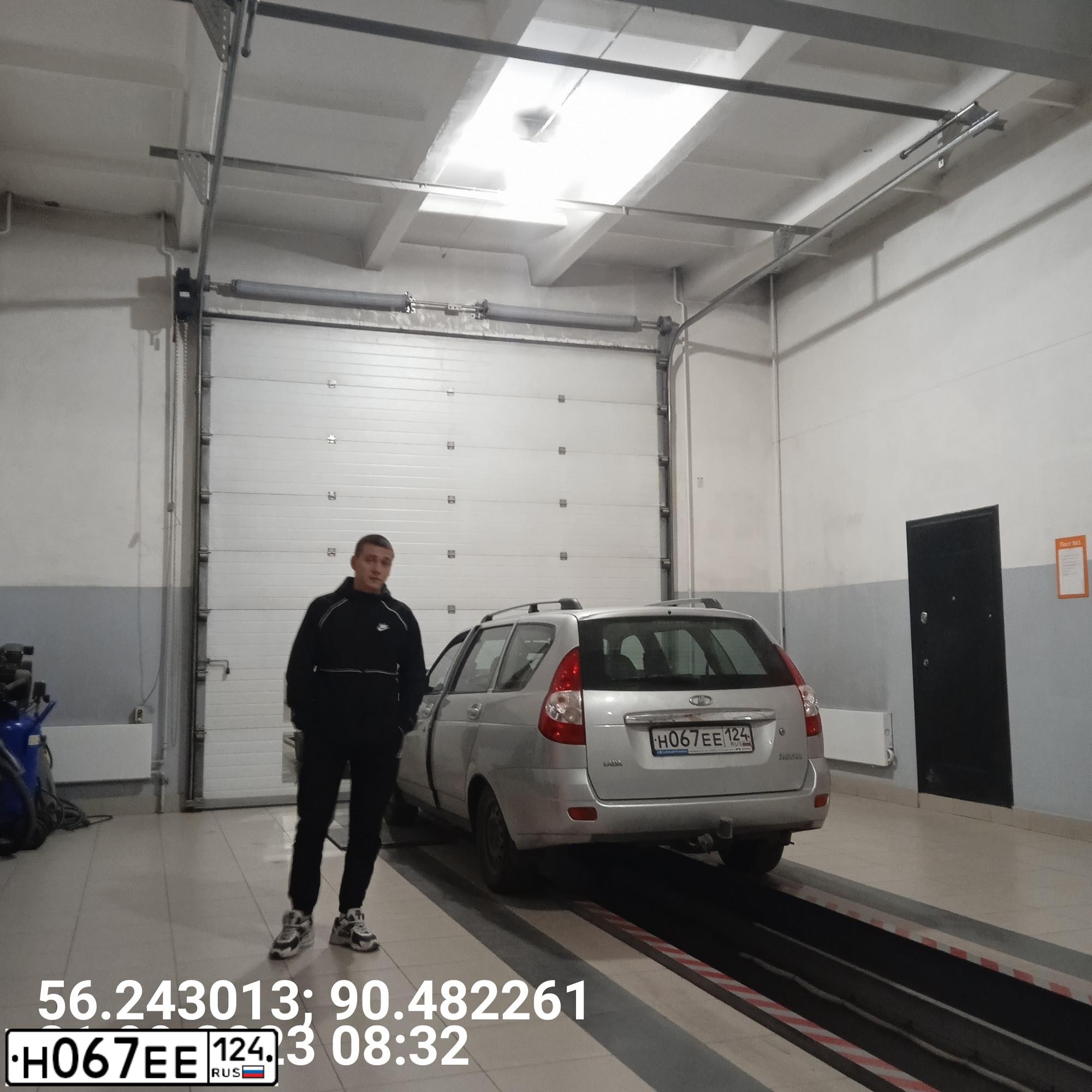 Фото автомобиля LADA 2171 PRIORA, 2011 — госномер Н067ЕЕ124. Цвет: СВЕТЛО-СЕРЕБРИСТЫЙ МЕТАЛЛ