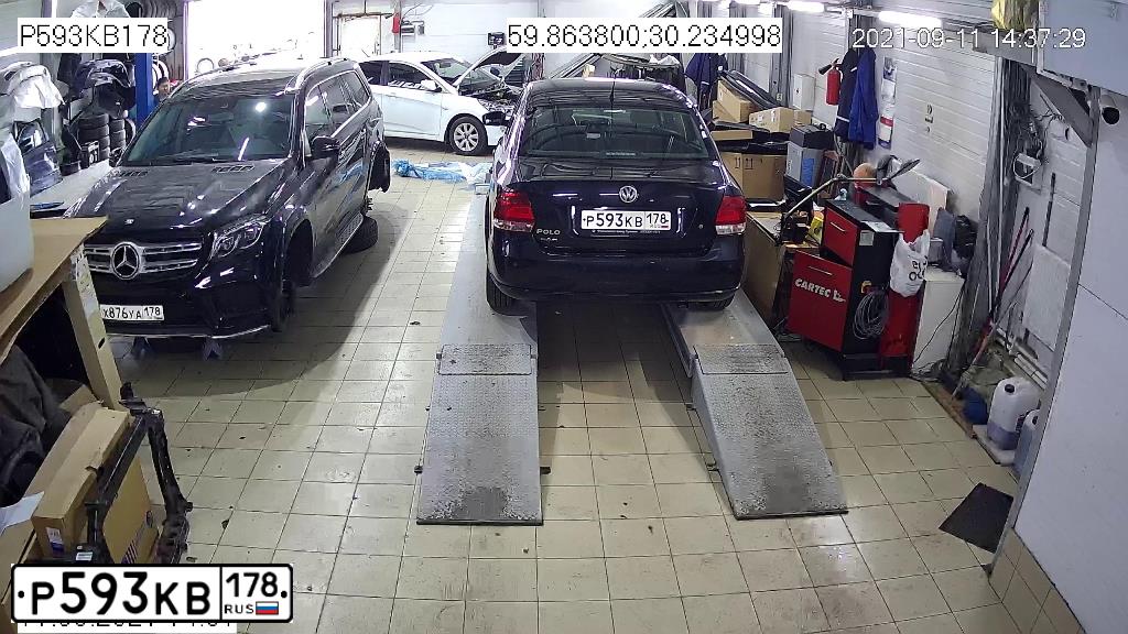 Фото автомобиля VOLKSWAGEN POLO, 2013 — госномер Р593КВ178. Цвет: ЧЕРНЫЙ