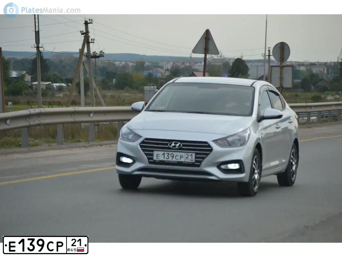 Фото автомобиля HYUNDAI SOLARIS, 2017 — госномер К233СТ21. Цвет: Серебристый