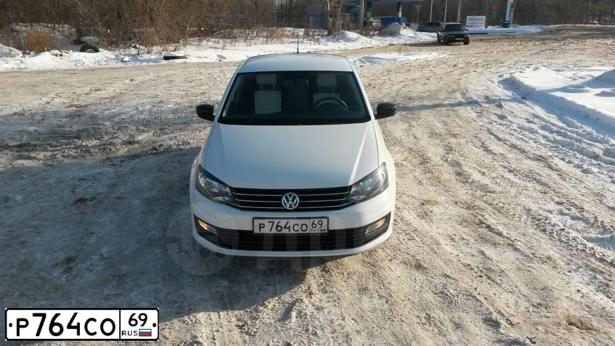 Фото автомобиля VOLKSWAGEN POLO, 2019 — госномер Е835ОА51. Цвет: Белый