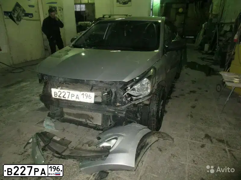 Фото автомобиля HYUNDAI SOLARIS, 2015 — госномер В227РА196. Цвет: СЕРЕБРИСТЫЙ