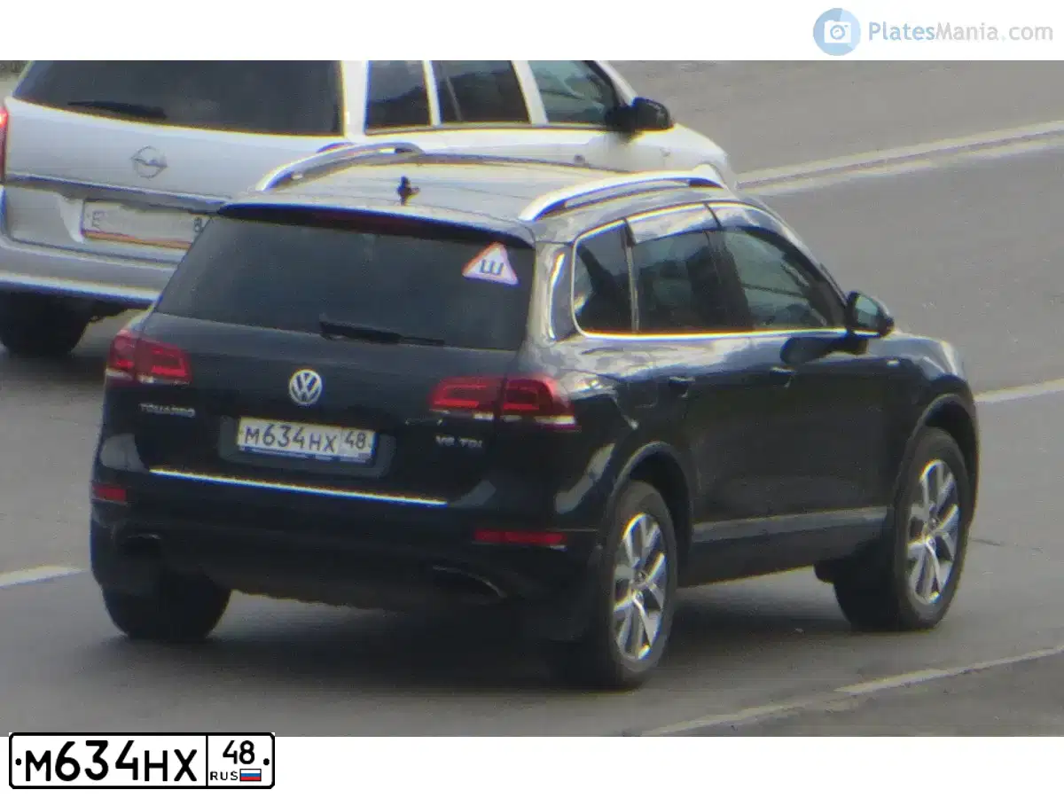 Фото автомобиля VOLKSWAGEN TOUAREG, 2013 — госномер О797ОУ48. Цвет: ТЕМНО-СИНИЙ