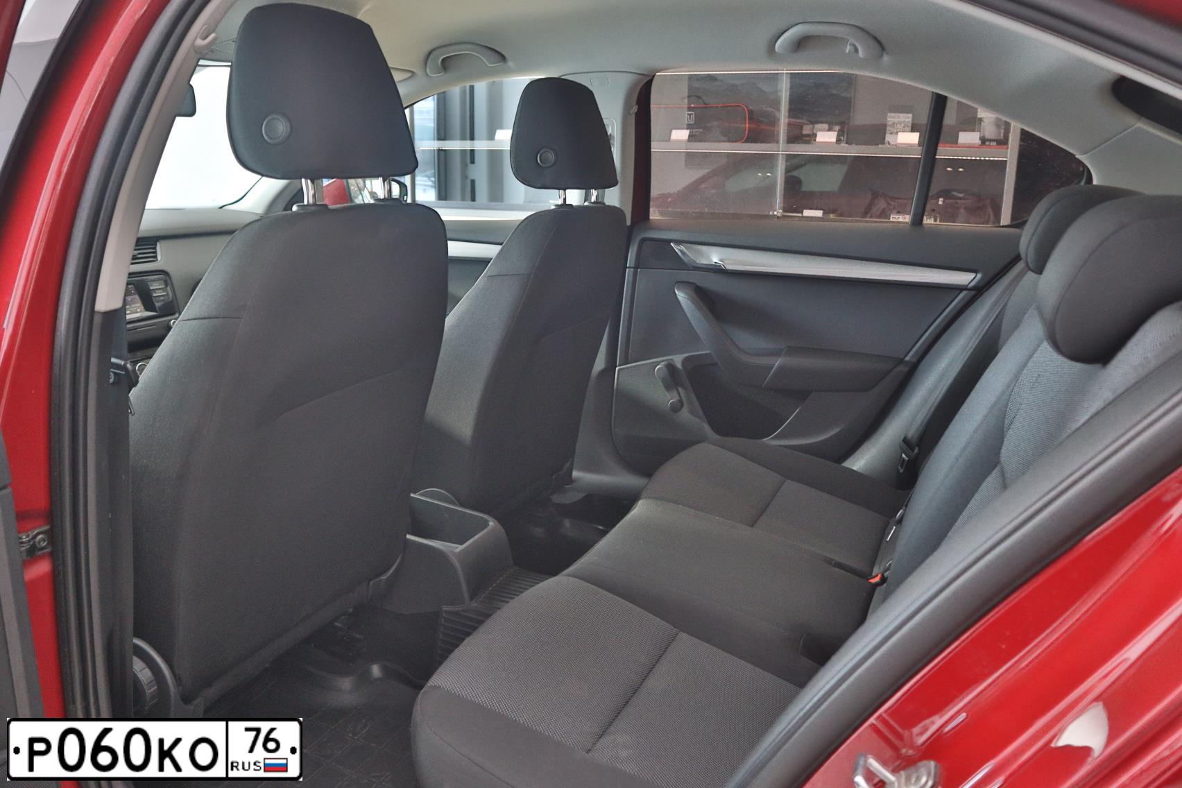 Фото автомобиля SKODA OCTAVIA, 2016 — госномер Р060КО76. Цвет: ВИШНЕВЫЙ