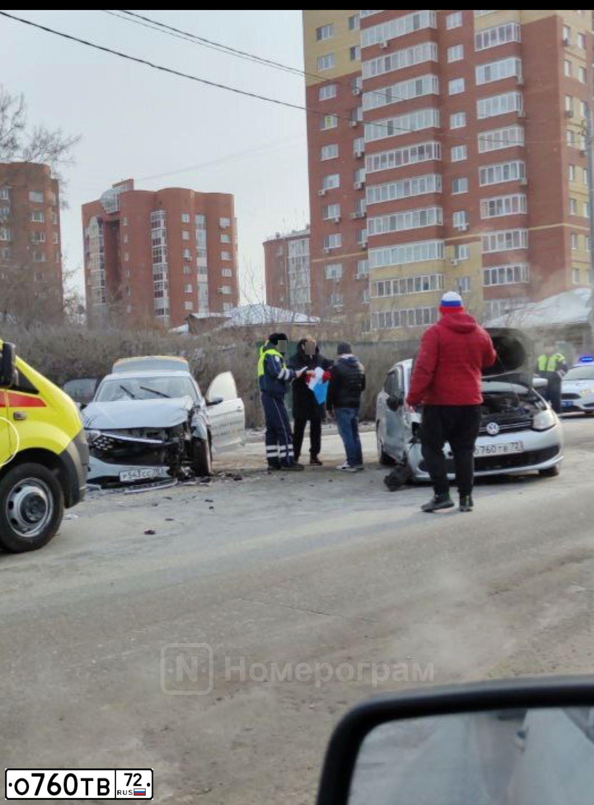 Фото автомобиля VOLKSWAGEN POLO, 2012 — госномер В780НН172. Цвет: СЕРЕБРИСТЫЙ