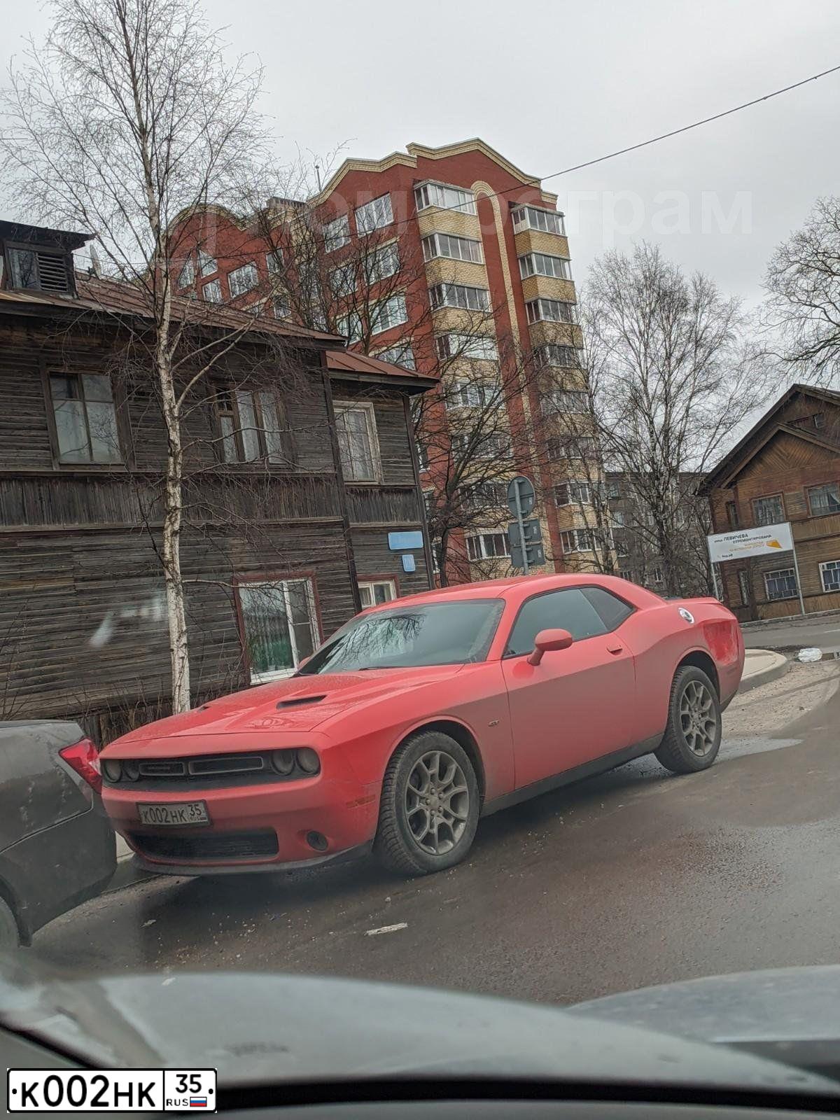 Фото автомобиля LADA 2192 KALINA, 2014 — госномер К002НК35. Цвет: СЕРЕБРИСТЫЙ