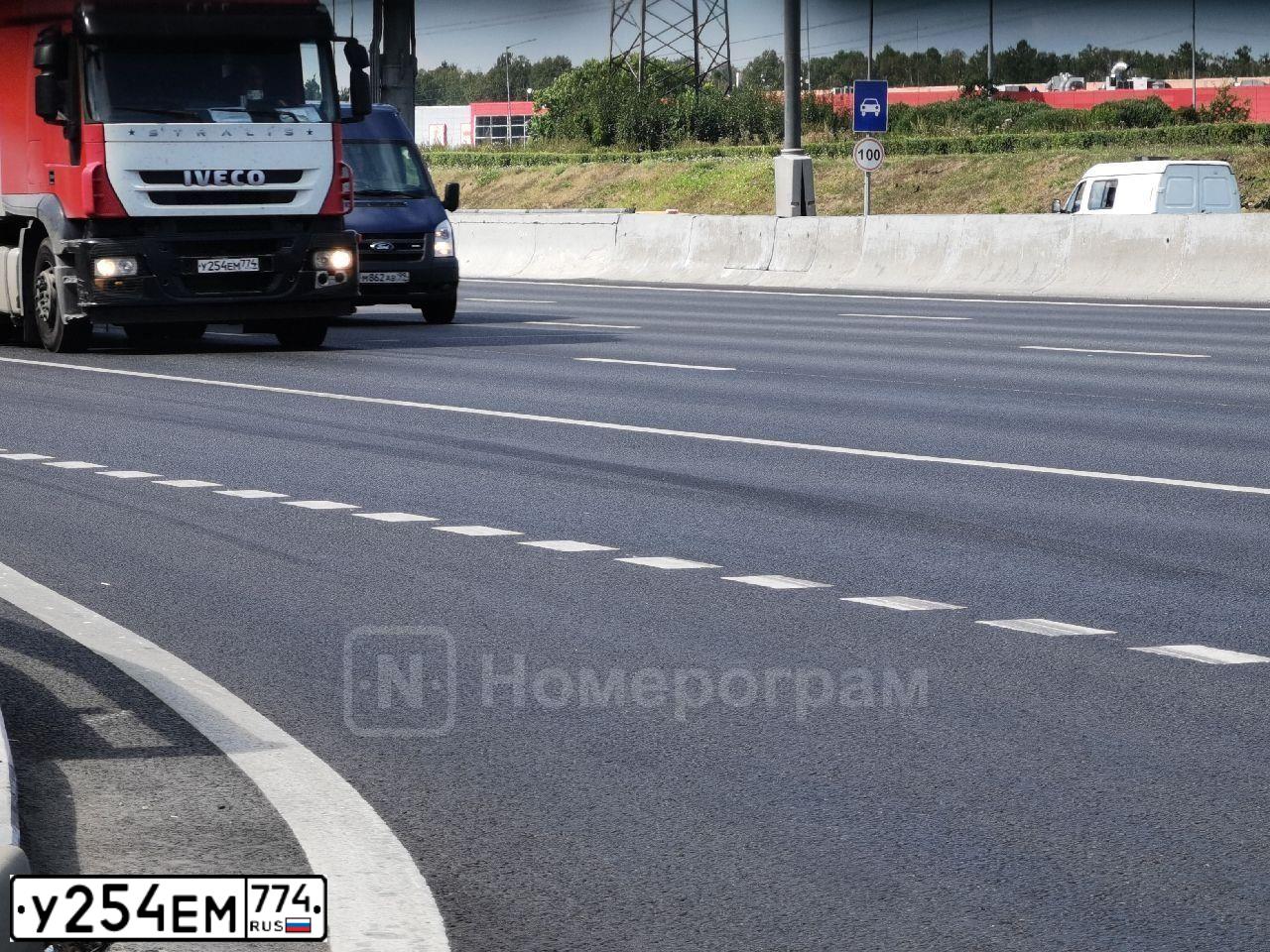 Фото автомобиля IVECO STRALIS, 2008 — госномер У254ЕМ774. Цвет: КРАСНЫЙ