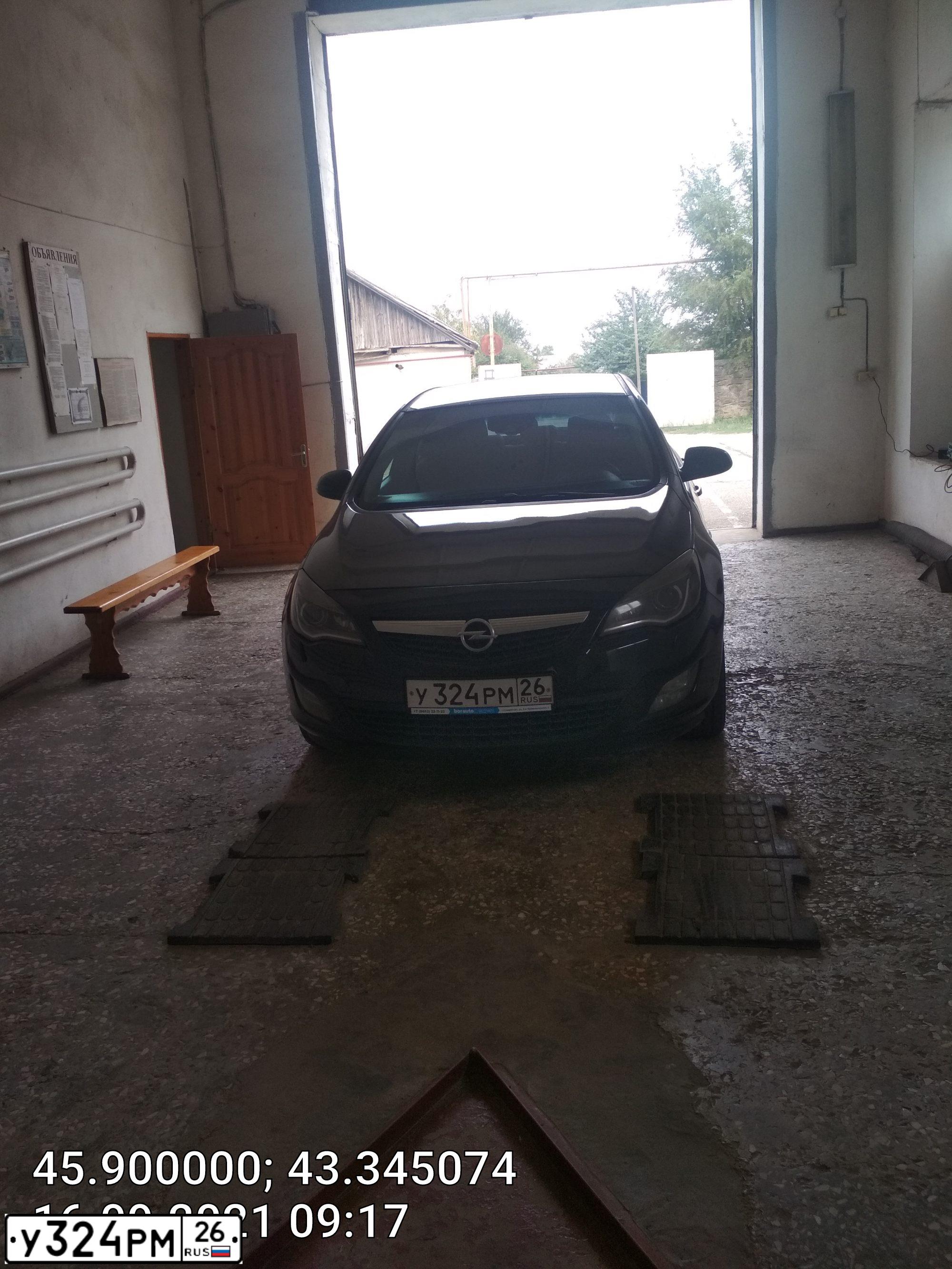 Фото автомобиля OPEL ASTRA, 2010 — госномер К519ТТ126. Цвет: ЧЕРНЫЙ