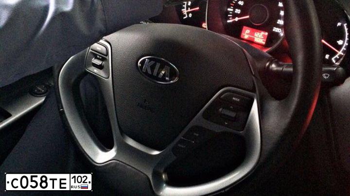 Фото автомобиля KIA RIO, 2015 — госномер С500АС102. Цвет: Серебристый
