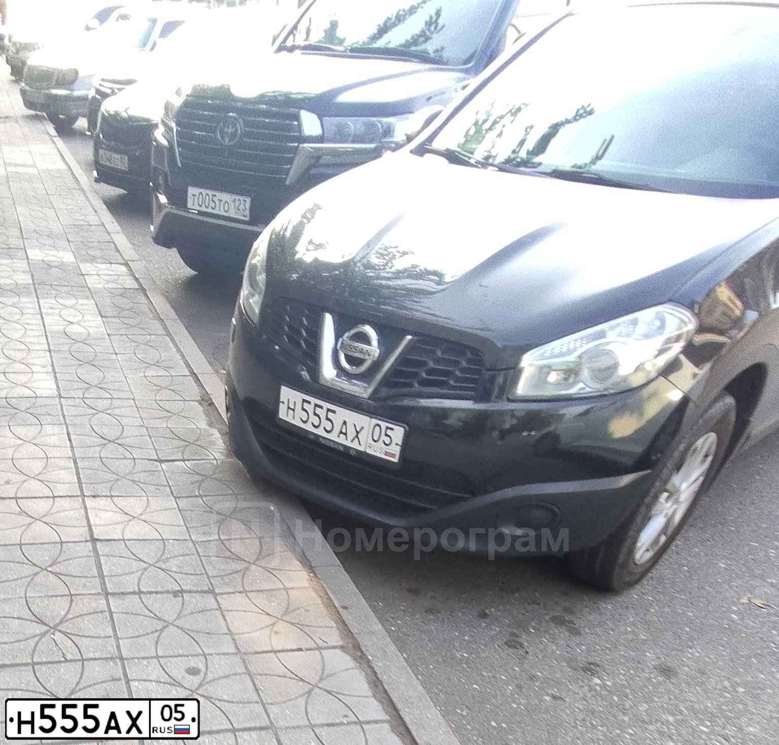 Фото автомобиля NISSAN QASHQAI, 2012 — госномер Н555АХ05. Цвет: ЧЕРНЫЙ