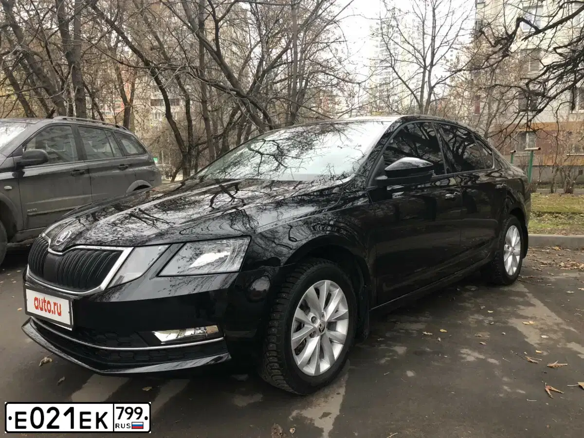 Фото автомобиля SKODA OCTAVIA, 2018 — госномер Т840ЕВ790. Цвет: ЧЕРНЫЙ