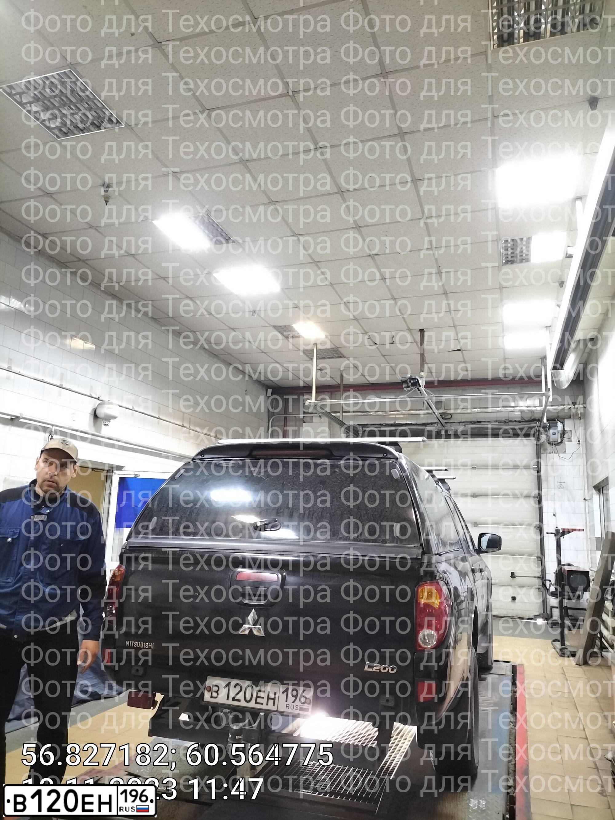 Фото автомобиля MITSUBISHI L 200, 2014 — госномер В120ЕН196. Цвет: ЧЕРНЫЙ