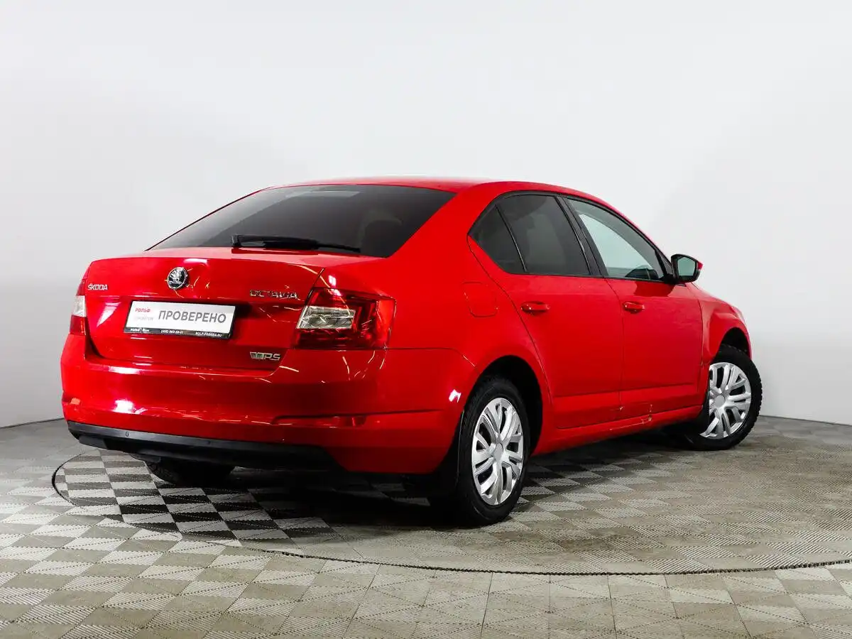 Фото автомобиля SKODA OCTAVIA, 2014 — госномер Н863АР777. Цвет: Красный
