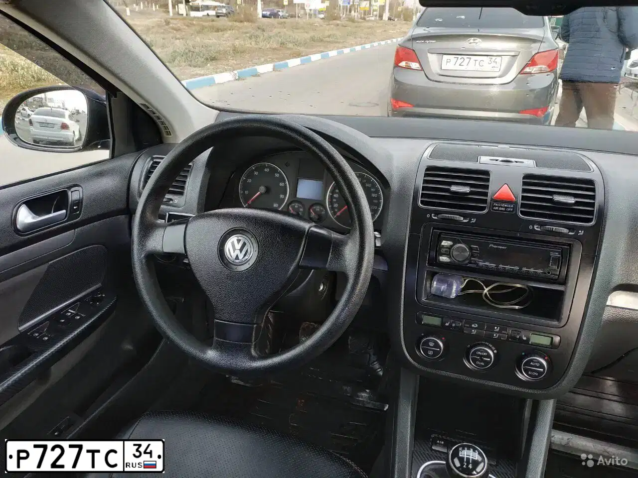 Фото автомобиля HYUNDAI SOLARIS, 2015 — госномер Е328МВ08. Цвет: ТЕМНО-СЕРЫЙ