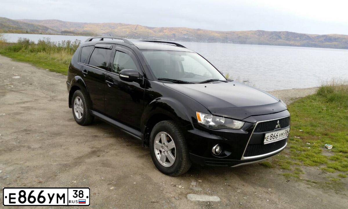 Фото автомобиля MITSUBISHI OUTLANDER, 2010 — госномер Е866УМ38. Цвет: ЧЕРНЫЙ