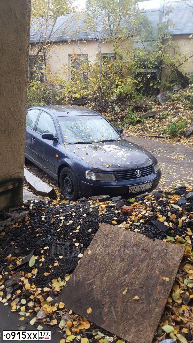 Фото автомобиля VOLKSWAGEN PASSAT, 1997 — госномер О101НР797. Цвет: синий