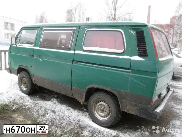 Фото автомобиля VOLKSWAGEN TRANSPORTER, 1987 — госномер Н670ОН29. Цвет: ЗЕЛЕНЫЙ