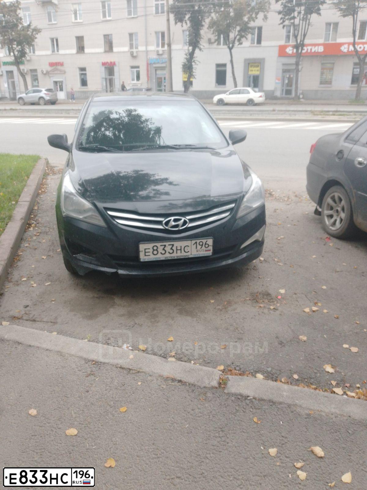 Фото автомобиля HYUNDAI SOLARIS, 2014 — госномер Е833НС196. Цвет: ЧЕРНЫЙ