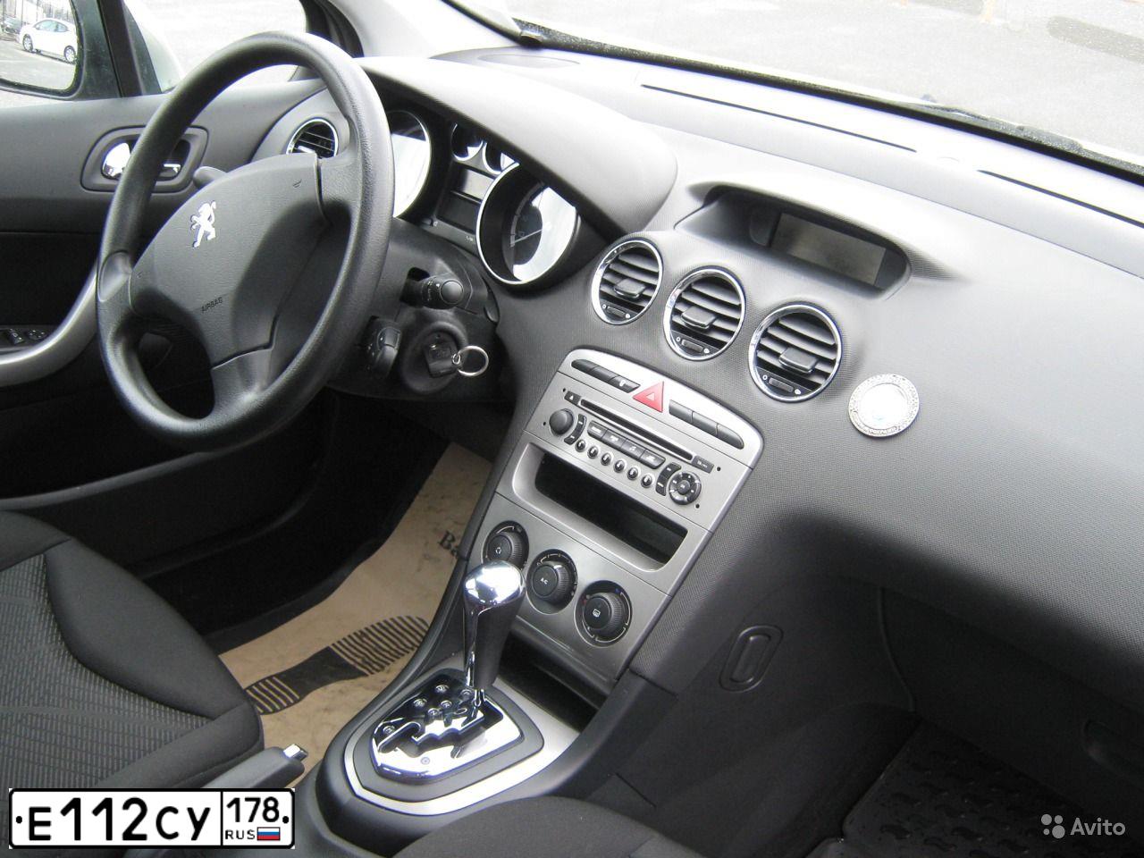Фото автомобиля PEUGEOT 308, 2011 — госномер Е112СУ178. Цвет: СЕРО-БЕЖЕВЫЙ