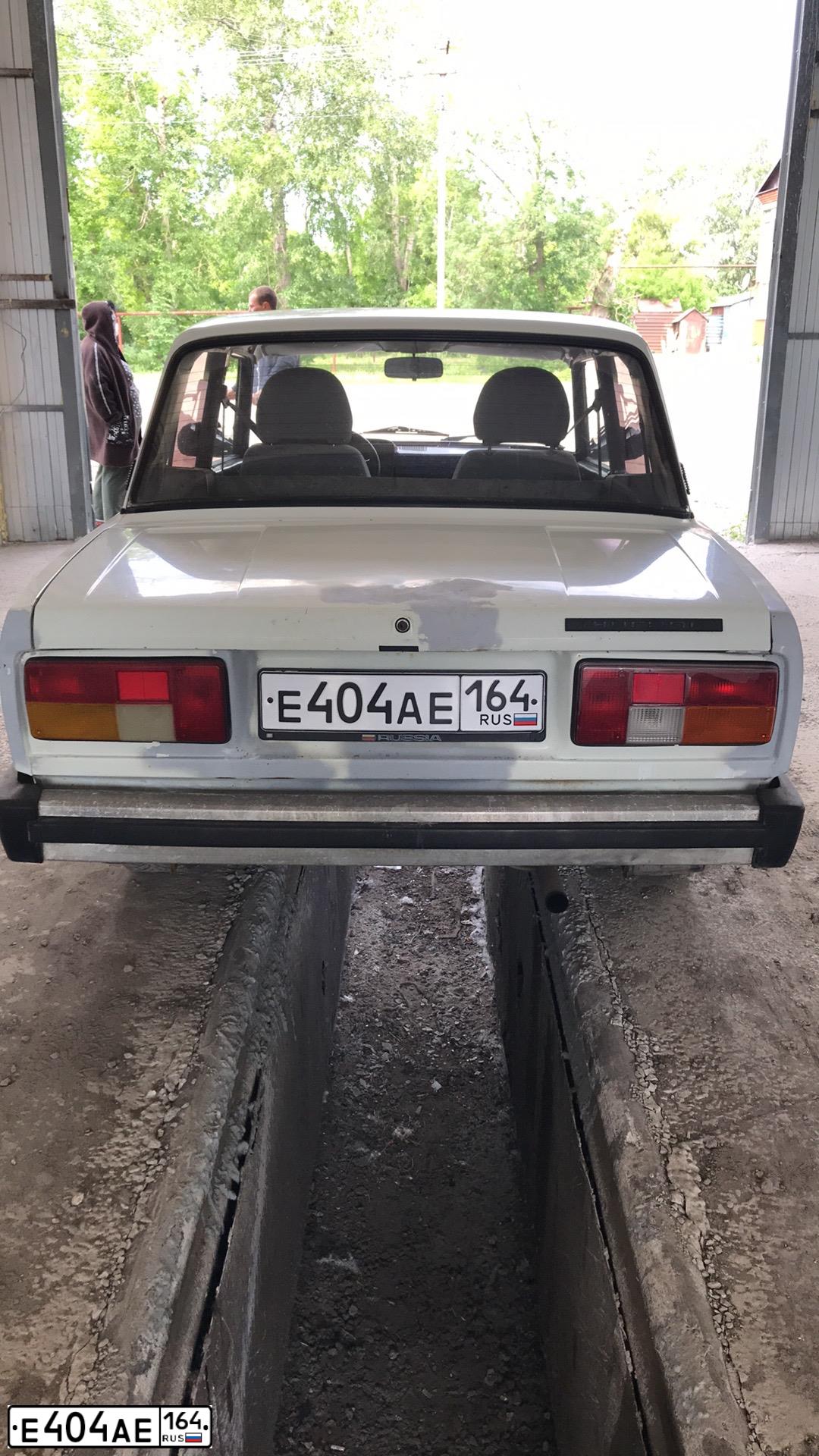 Фото автомобиля LADA 2105 LADA, 1996 — госномер Е404АЕ164. Цвет: Белый