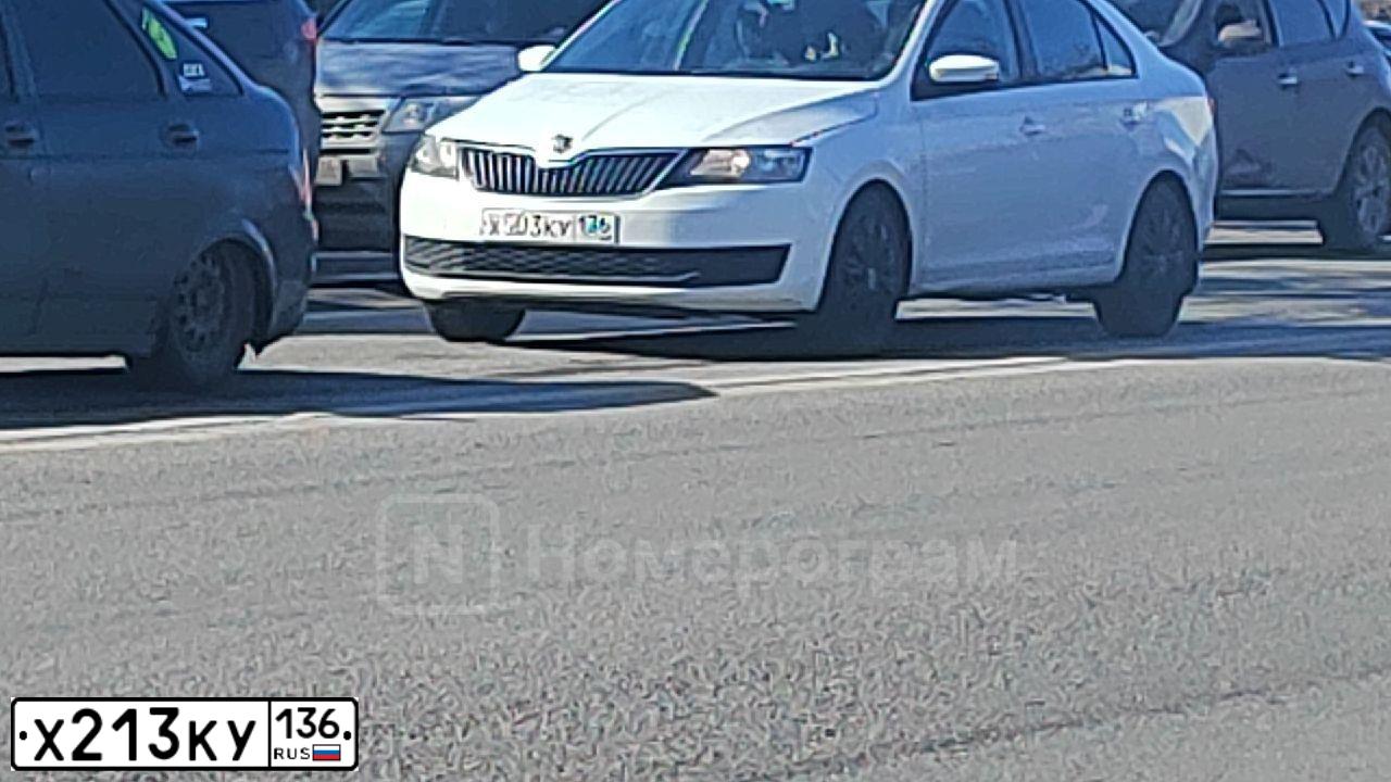 Фото автомобиля VOLKSWAGEN GOLF, 2013 — госномер Т262ВО181. Цвет: Белый