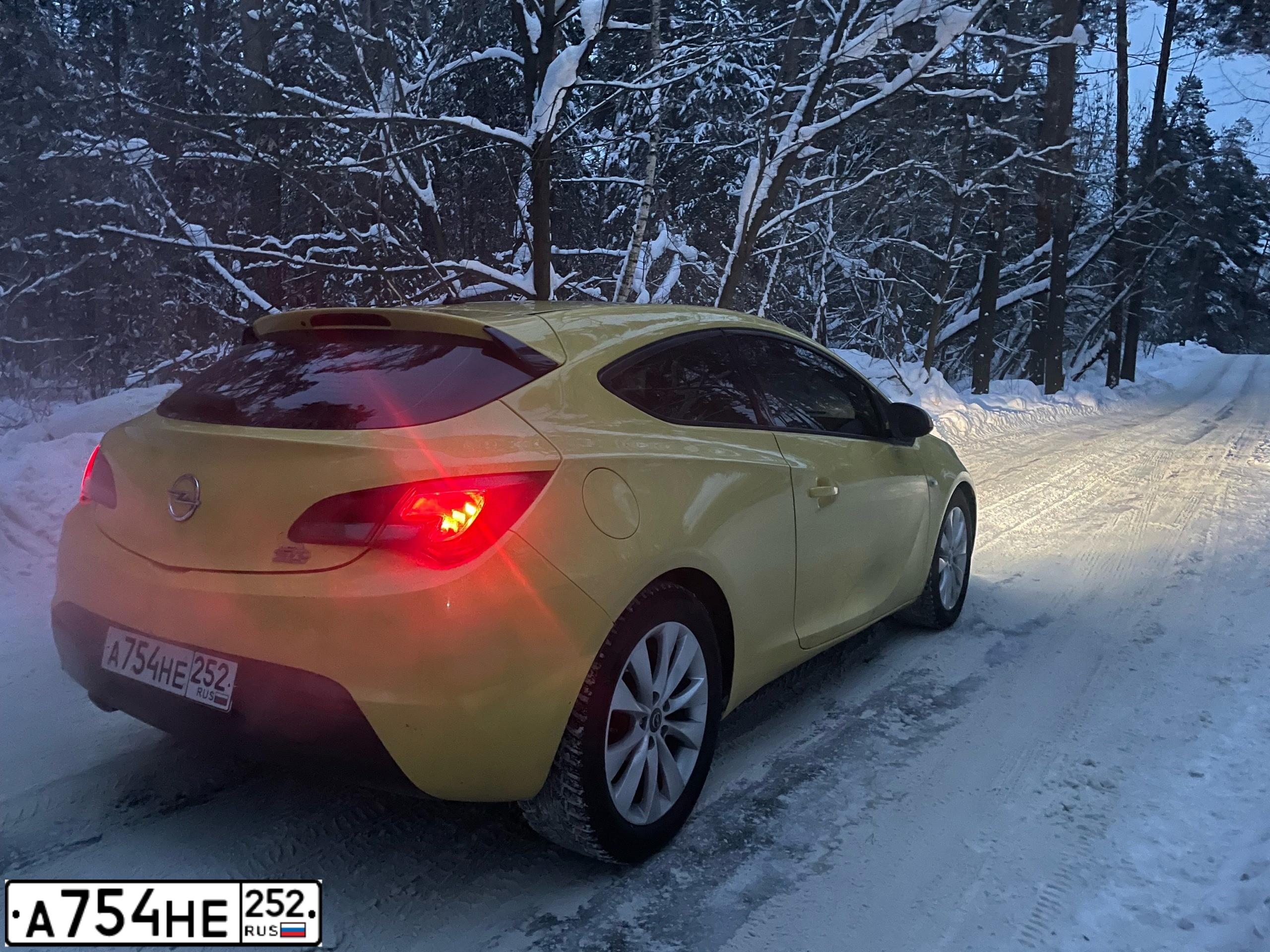 Фото автомобиля OPEL ASTRA, 2012 — госномер Р070ТМ116. Цвет: ЖЕЛТЫЙ