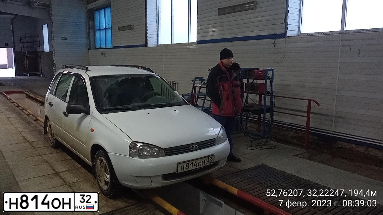Фото автомобиля LADA 1117 KALINA, 2009 — госномер О467УМ32. Цвет: Белый