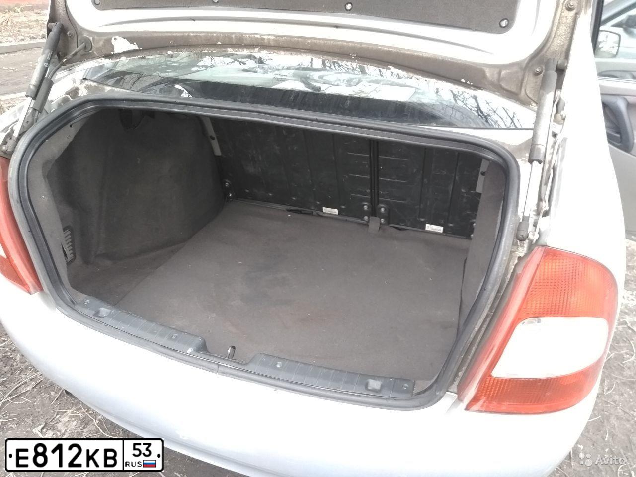 Фото автомобиля LADA 1118 KALINA, 2010 — госномер Е812КВ53. Цвет: Серебристый