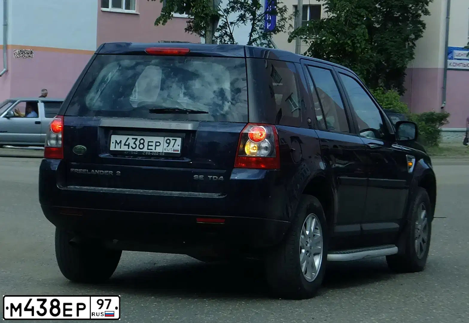 Фото автомобиля LANDROVER FREELANDER, 2007 — госномер М438ЕР97. Цвет: СИНИЙ ТЕМНЫЙ