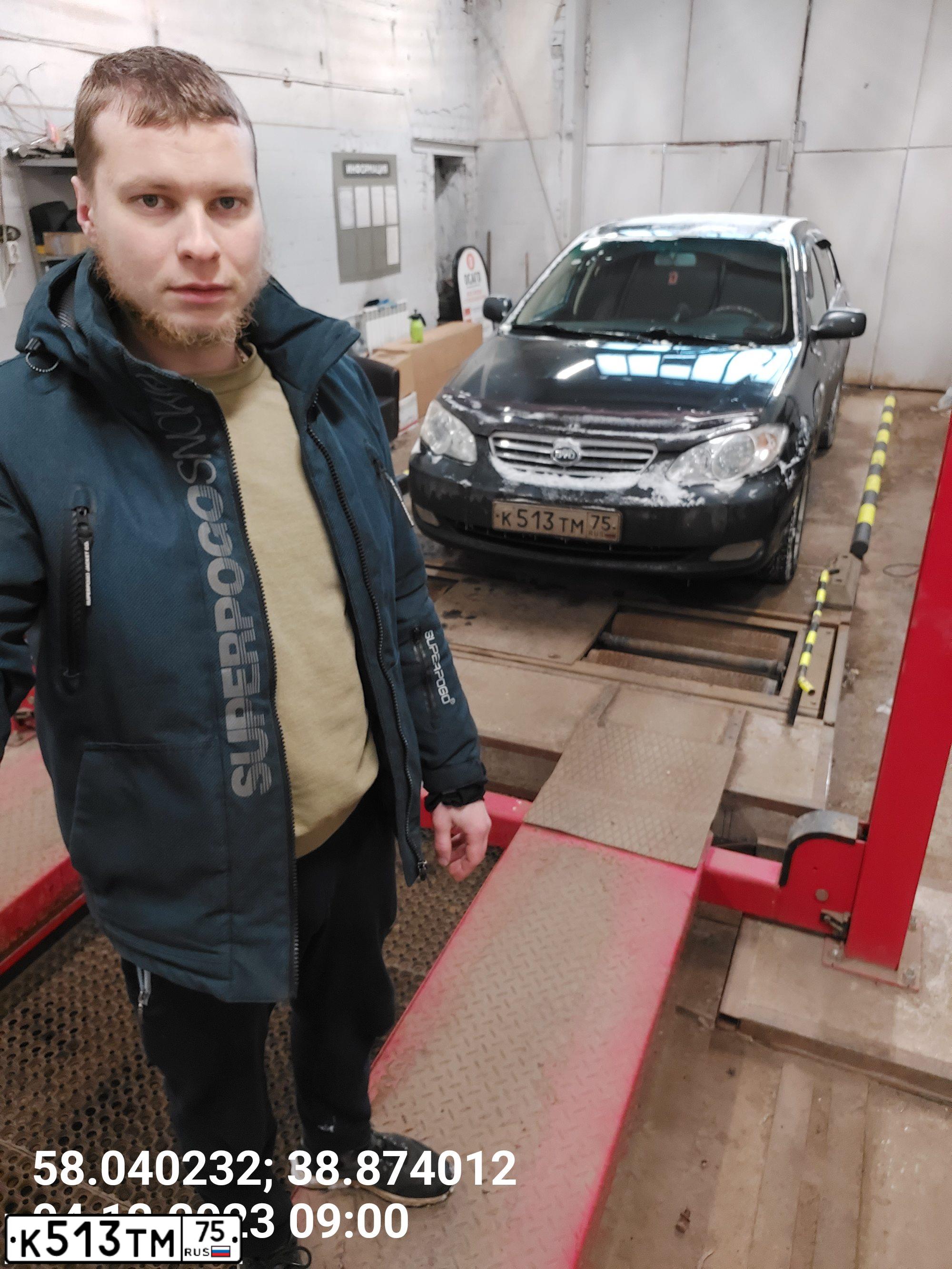 Фото автомобиля BYD F3, 2012 — госномер К806ВС76. Цвет: ЧЕРНЫЙ