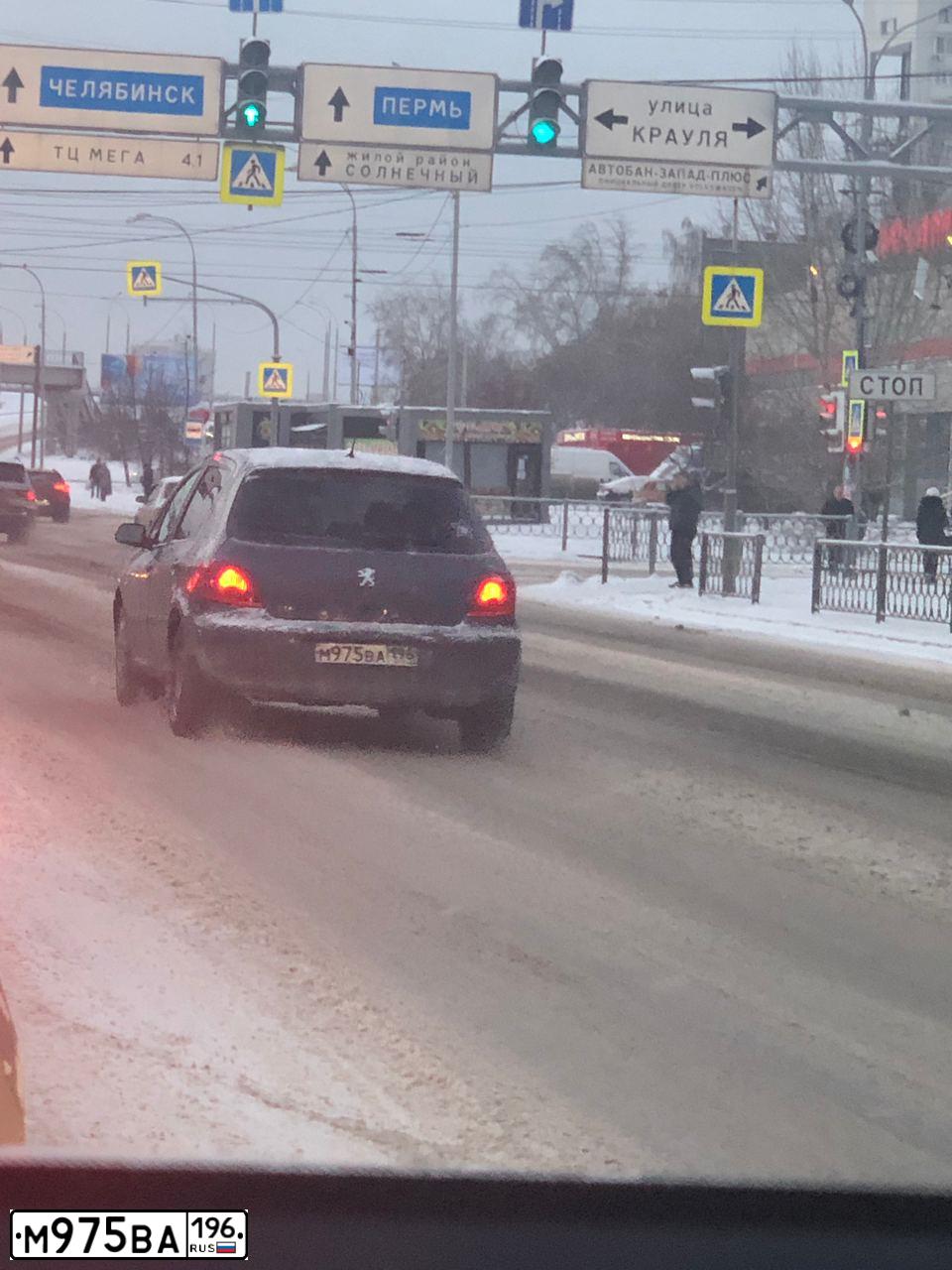Фото автомобиля PEUGEOT T 307, 2005 — госномер М975ВА196. Цвет: СИРЕНЕВЫЙ