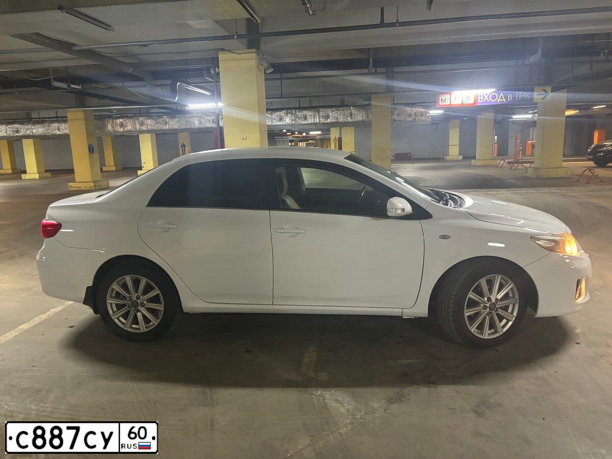 Фото автомобиля TOYOTA COROLLA, 2012 — госномер О272КХ58. Цвет: Белый