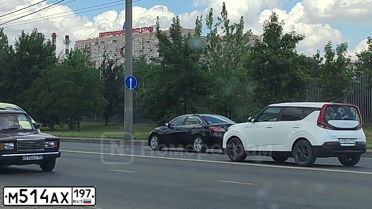 Фото автомобиля HYUNDAI VERNA, 2006 — госномер Е223ВЕ11. Цвет: КРАСНЫЙ