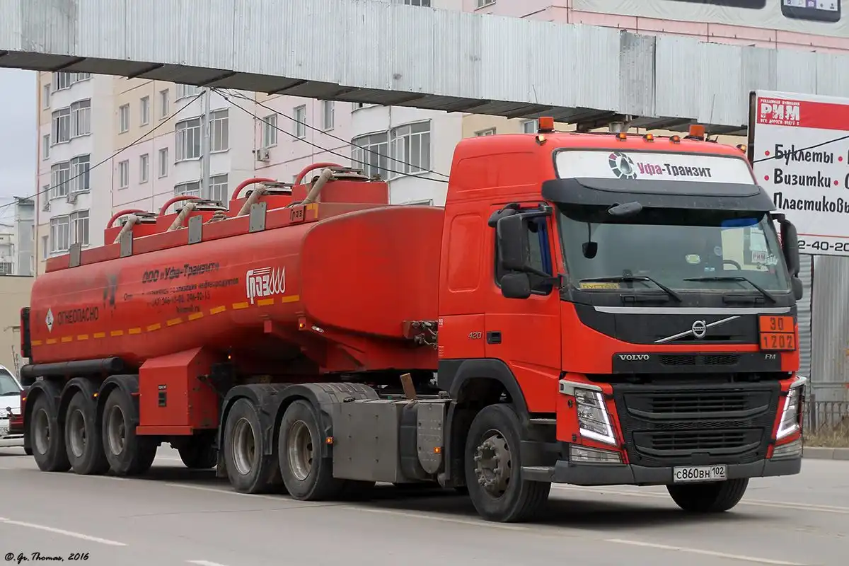 Фото автомобиля VOLVO SERIE FM /6X4/, 2014 — госномер С860ВН102. Цвет: ОРАНЖЕВЫЙ
