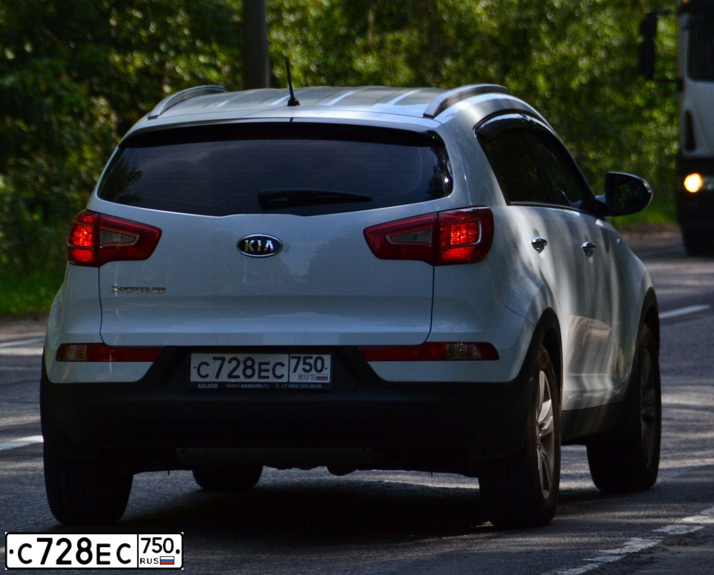 Фото автомобиля KIA SPORTAGE, 2012 — госномер С728ЕС750. Цвет: Белый