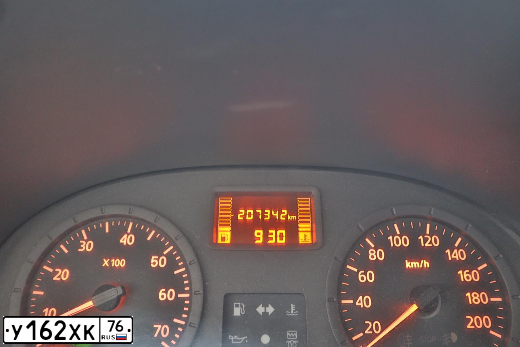 Фото автомобиля RENAULT LOGAN, 2009 — госномер У162ХК76. Цвет: ТЕМНО-СЕРЫЙ
