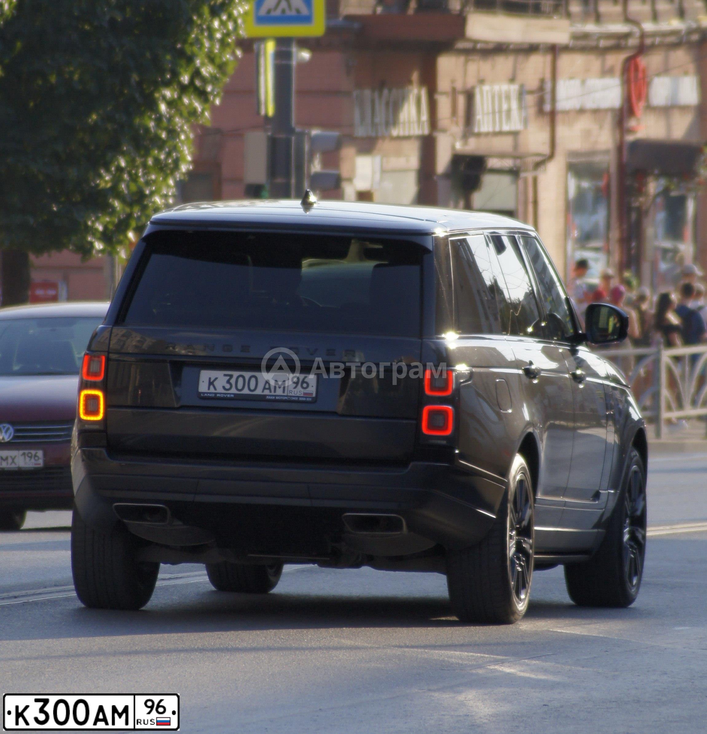 Фото автомобиля BMW X6, 2010 — госномер В814АА196. Цвет: ЧЕРНЫЙ
