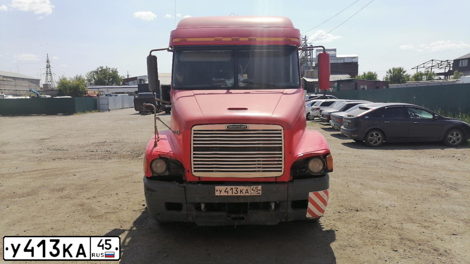 Фото автомобиля FREIGHTLINER CENTURY S/T, 2000 — госномер У413КА45. Цвет: КРАСНЫЙ