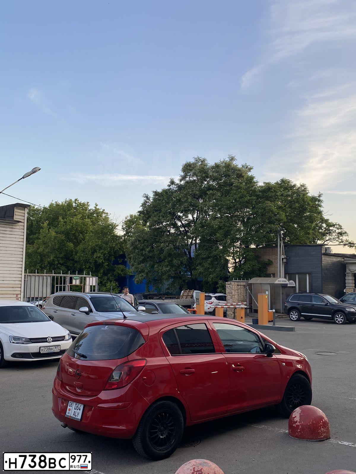 Фото автомобиля VOLKSWAGEN JETTA, 2014 — госномер М352МЕ790. Цвет: Белый