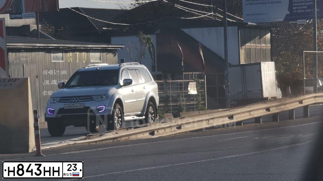 Фото автомобиля SSANGYONG KYRON, 2010 — госномер Н843НН23. Цвет: синий