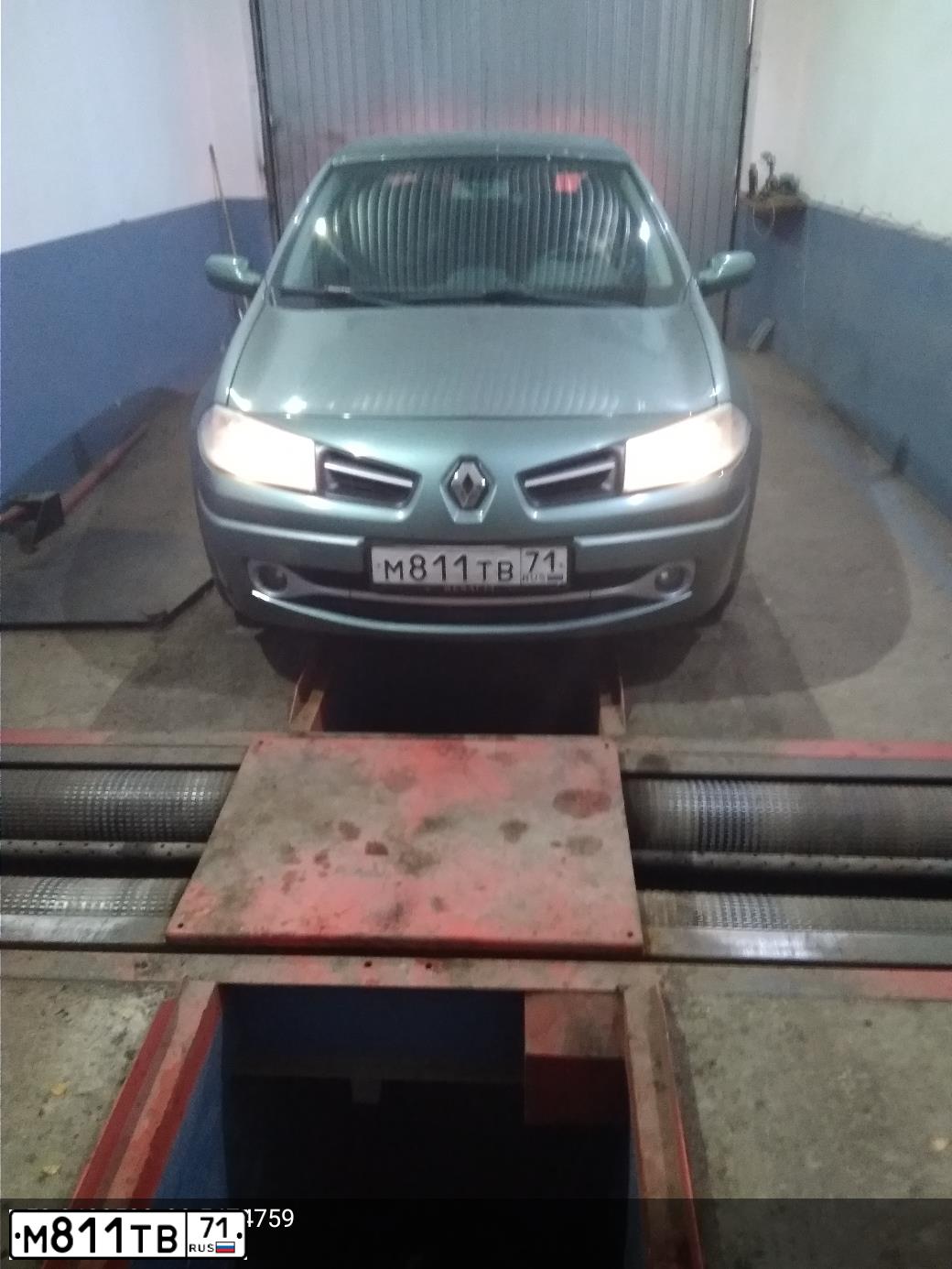 Фото автомобиля RENAULT MEGANE, 2008 — госномер М811ТВ71. Цвет: СЕРО-ЗЕЛЕНЫЙ