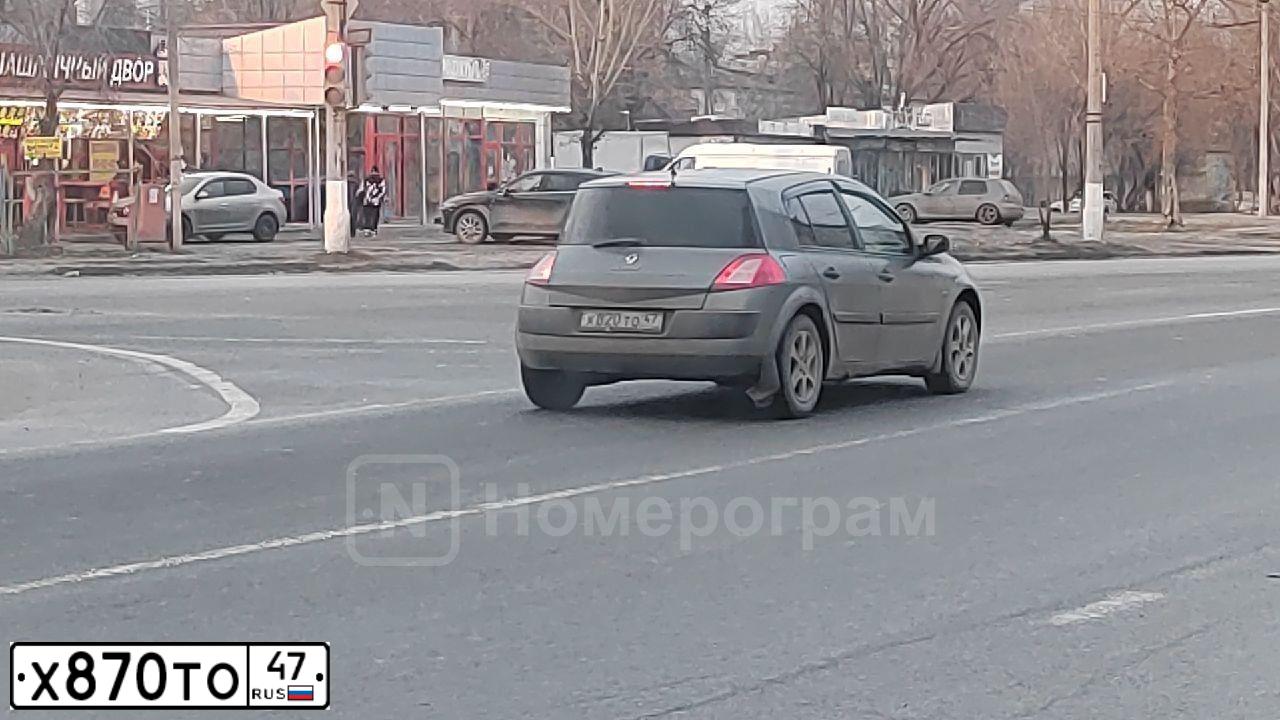 Фото автомобиля LADA PRIORA, 2013 — госномер Е757НС147. Цвет: СИНЕ-ЗЕЛЕНЫЙ