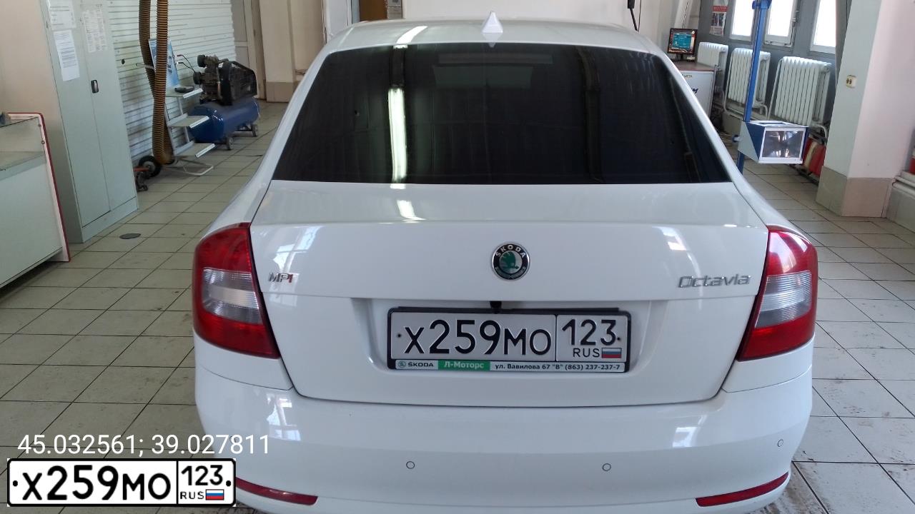 Фото автомобиля SKODA OCTAVIA, 2013 — госномер Х259МО123. Цвет: Белый