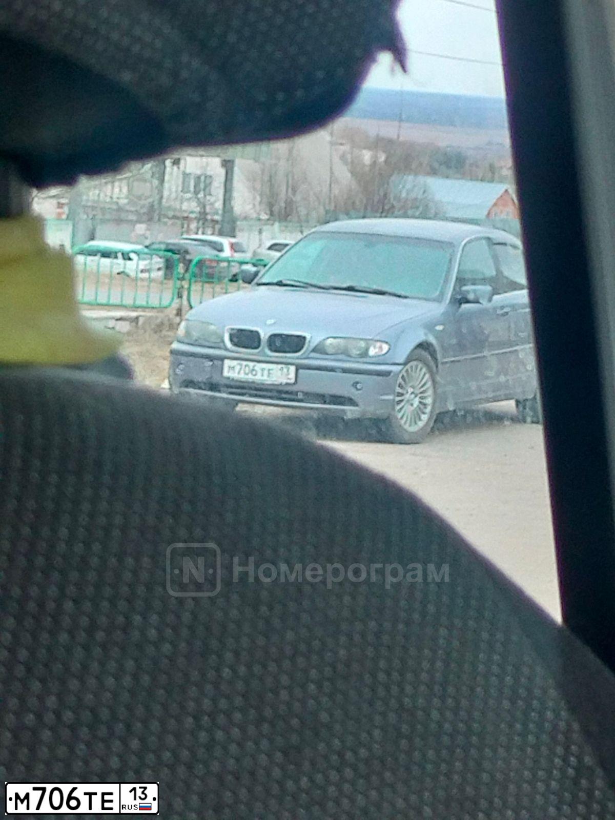 Фото автомобиля BMW SERIE 3, 2004 — госномер А252РС147. Цвет: синий