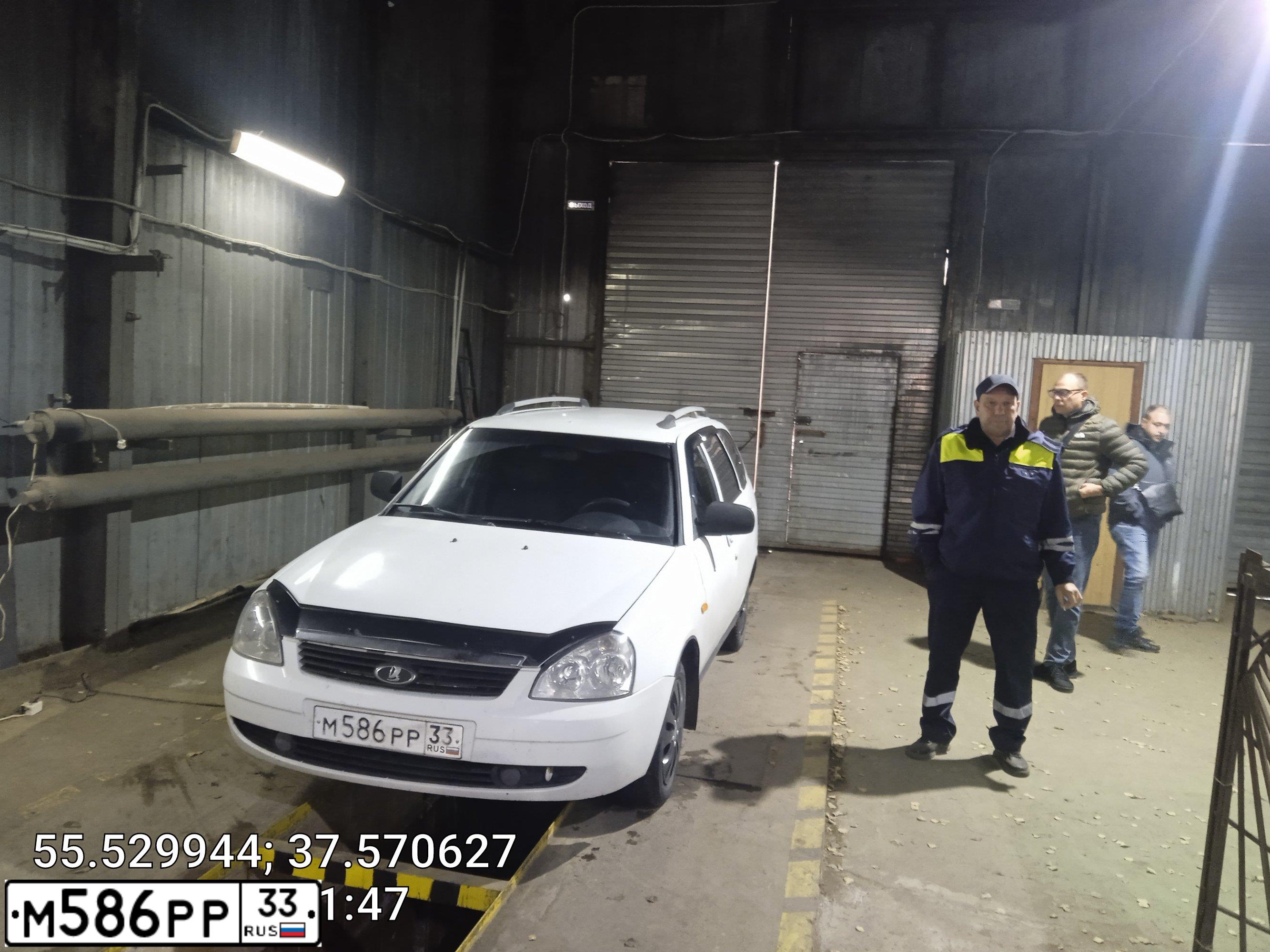 Фото автомобиля LADA 2171 PRIORA, 2011 — госномер М586РР33. Цвет: Белый