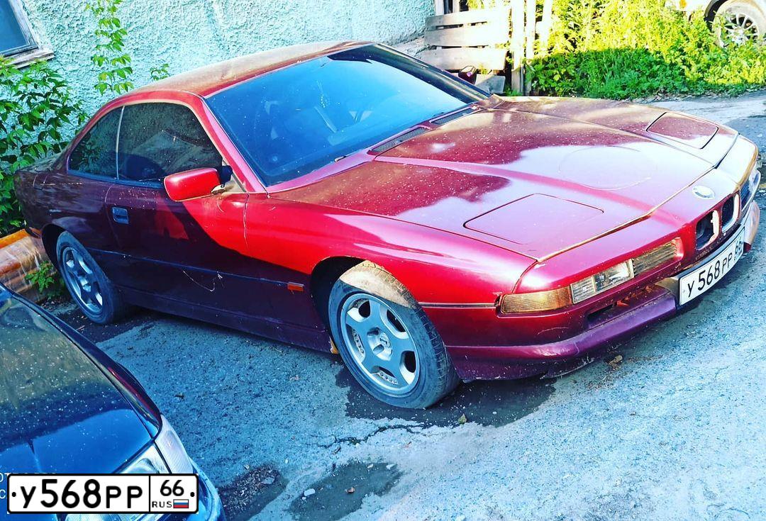 Фото автомобиля BMW SERIE 8, 1992 — госномер У568РР66. Цвет: ТЕМНО-КРАСНЫЙ