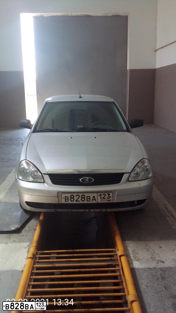 Фото автомобиля LADA 2172 PRIORA, 2011 — госномер В828ВА123. Цвет: СВЕТЛО-СЕРЕБРИСТЫЙ МЕТАЛЛ